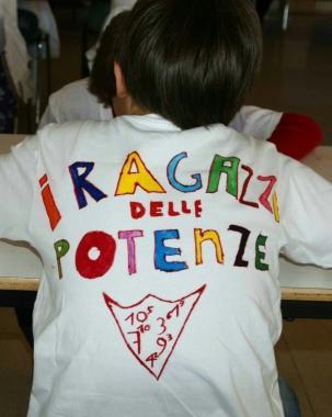 Una delle t-shirt dei concorrenti 