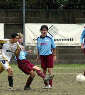 Unazione di calcio giovanile (foto darchivio)   