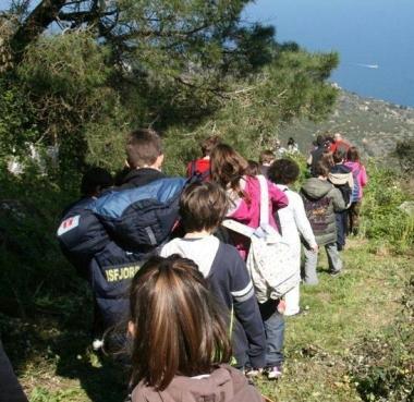 Gli alunni elbani in escursione insieme ai coetanei dellisola del Giglio che li seguiranno anche in Corsica 