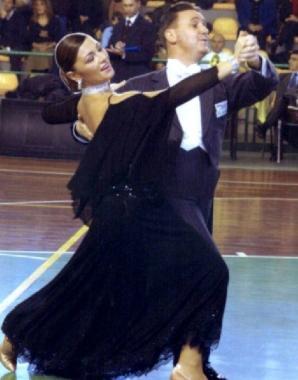 Stefano Gozzoli e Gaia Betti impegnati nella danza      