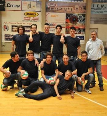I ragazzi della Sintecnica che hanno vinto a Orbetello       