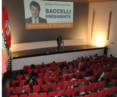 La presentazione al cinema Astra e, sotto, Stefano Baccelli 
