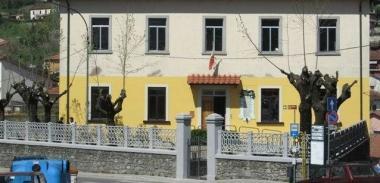 Il presidente Ciani con i gestori e la sede che ospiter&agrave; il Telecentro    
