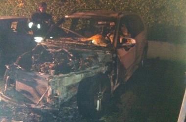 Il Suv dellimprenditore distrutto dal fuoco 