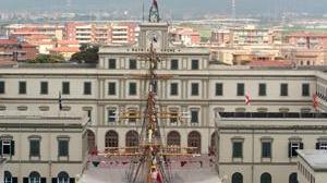 Marinaio ferito in Accademia dallo scoppio di un petardo