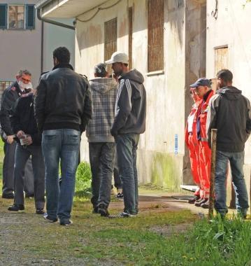 Gli immigrati tunisini ospiti della struttura nel comune di Montopoli 
