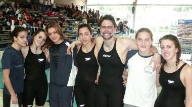 I sette portacolori del Nuoto Valdinievole che hanno preso parte ai campionati italiani giovanili nella splendida piscina di Riccione (foto sotto)