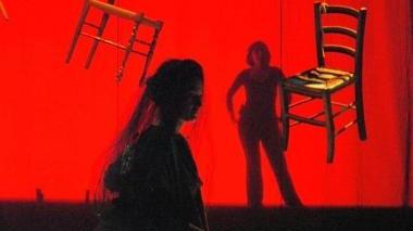 Una scena dello spettacolo “Nozze di sangue” che replica anche stasera al Concordi di Campiglia