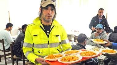 Tunisini e un volontario a Lizzano