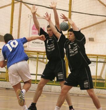 Unazione di gioco di pallamano   