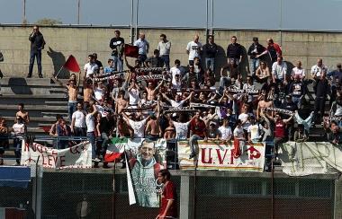 I tifosi granata sugli spalti durante il derby di domenica scorsa col Forcoli 