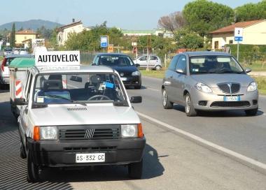 Lautovelox installato sulla Panda bianca del Comune       