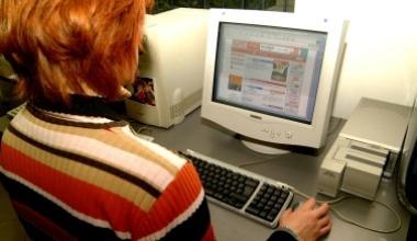 «Sprofondata nell'angoscia». Scrive al Tirreno la ragazza ricattata