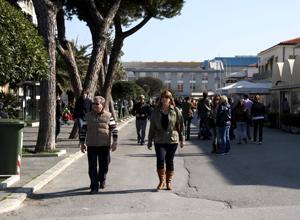 Duello rusticano in passeggiata a Viareggio, 2 albanesi feriti
