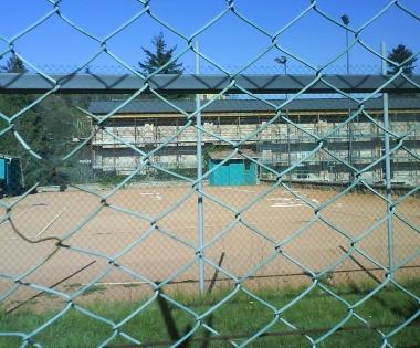 <b>SOTTO TIRO </b>Il campo polivalente di Santa Fiora oggetto di continui raid vandalici  