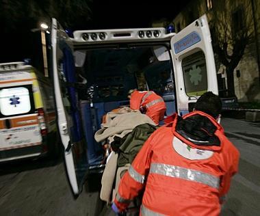 Paziente adagiato in ambulanza 