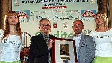 Il premio a Bettini, ct della nazionale di ciclismo