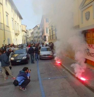Il corteo degli antagonisti 