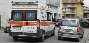 <b>AMBULANZA BLOCCATA </b>dalle auto in divieto 