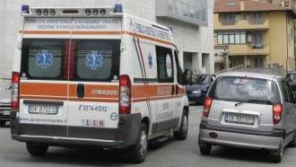 <b>AMBULANZA BLOCCATA </b>dalle auto in divieto