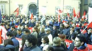 Corteo per chiedere più occupazione e sostegno alle famiglie in difficoltà