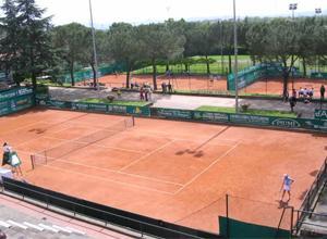 Pestaggio alla festa del Tennis club
