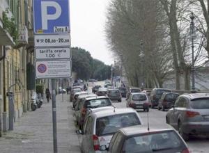 Ecco le strisce blu vicino all'aeroporto ma non per i residenti