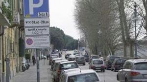 Ecco le strisce blu vicino all'aeroporto ma non per i residenti