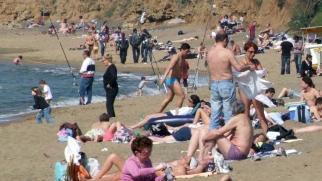 Tutti in spiaggia come d'estate