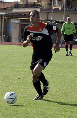 Il capitano del Pescia Uzzanese Calistri in azione    