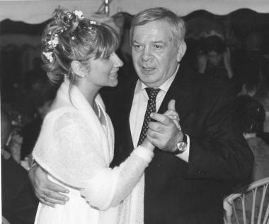 <b>CON LA NUORA.</b> Antonio Vecoli con Cristina al matrimonio del figlio Claudio, nostro collega 