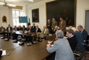 A sin. Lattanzi; sopra: riunione dellorgano di indirizzo della Fondazione 