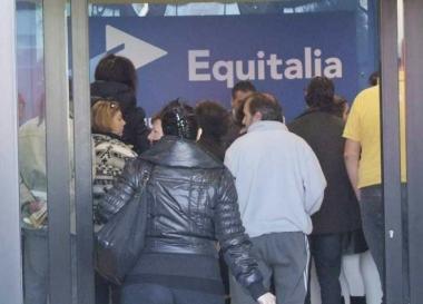 Lavvocato Alessandro Fagni e una filiale di Equitalia 