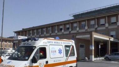 Ambulanza esce da Cisanello