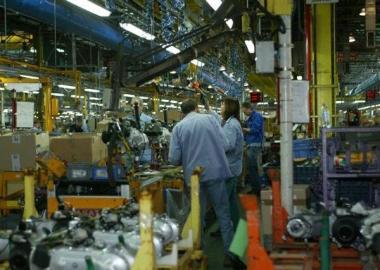 Operai Piaggio alla catena 