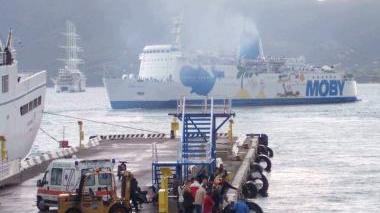 La banchina a Portoferraio: qui attraccano i traghetti per Piombino Presto anche Livorno?