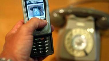 Molestie con il cellulare a chi detiene il telefono fisso