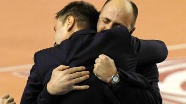 <b>IL COACH E IL PRESIDENTE</b> L’abbraccio tra Blengini e Pantani in occasione della conquista della Coppa Italia