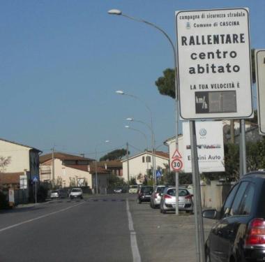 Alcuni cartelli stradali luminosi lasciati spenti da diverso tempo 