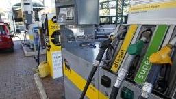 Caro carburanti, la protesta dei benzinai