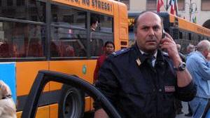 Lite sul bus, controllore insulta passeggera