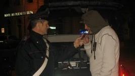 Un controllo con l’etilometro