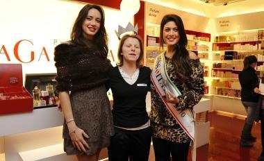 <b>PROFUMERIE. </b>A sinistra miss Italia nel negozio di corso Carducci, a destra il magazzino 