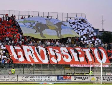 <b>COREOGRAFIA</b> I tifosi della curva nord allo Zecchini 