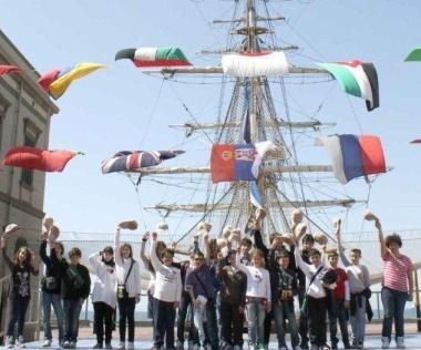 Il gruppo di studenti premiati in Accademia navale 