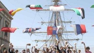 Il gruppo di studenti premiati in Accademia navale