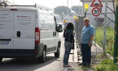 Via del Lazzeretto e via Gora di Grignano due strade prive di strisce pedonali e marciapiedi 
