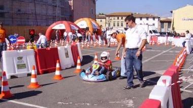 Un momento della passata edizione con la prova dei go-kart che si è svolta a Bientina