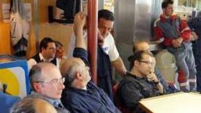 Marittimi Toremar durante un’assemblea a bordo del Planasia