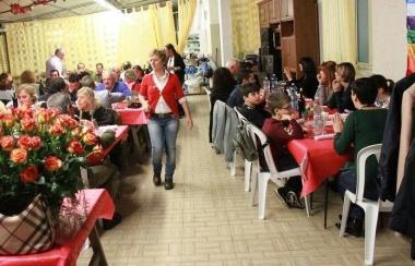 Un momento della cena di beneficenza